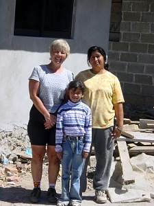 DSC02399 Nancy with Irma and daughter.jpg